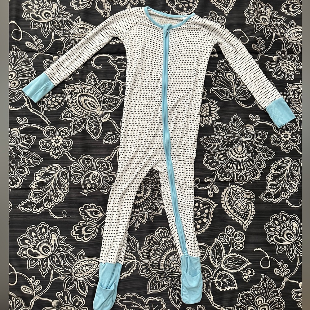Little sleepies Polka Dots - Blue Trim Bamboo Viscose Zippy